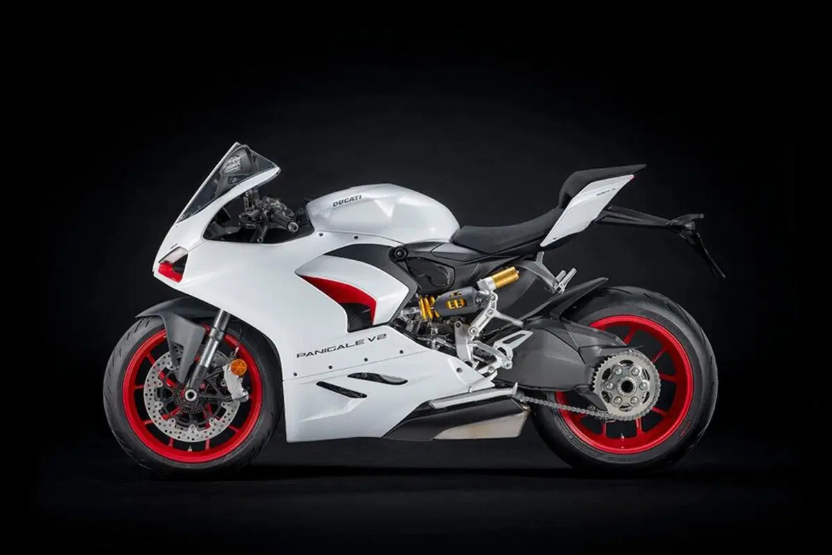 Ducati Panigale V2 White Rosso. 115 cavalli di carattere (3)