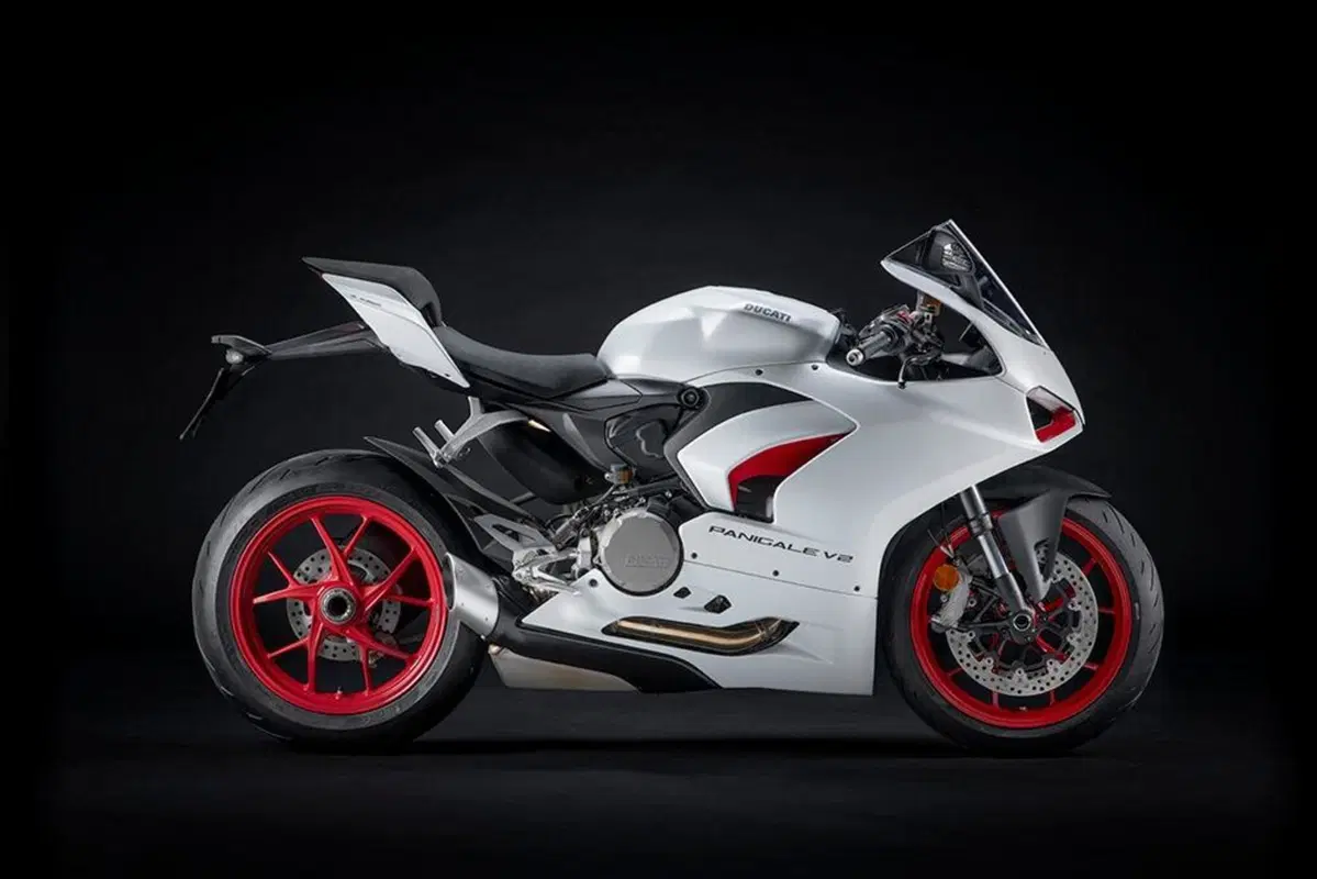 Ducati Panigale V2 White Rosso. 115 cavalli di carattere (6)