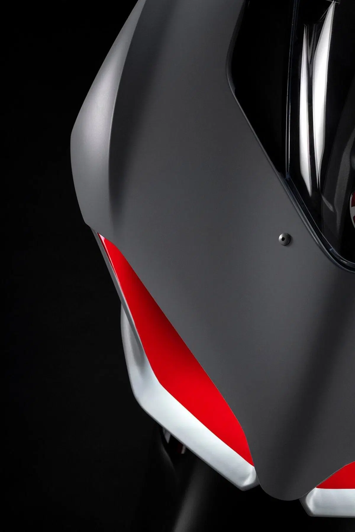 Ducati Panigale V2 White Rosso. 115 cavalli di carattere (23)
