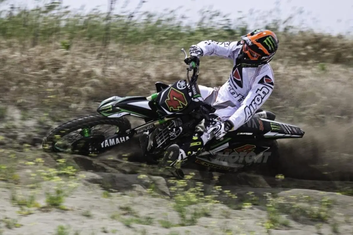 Dovizioso in sella alle Yamaha YZ450SM ed YZ250F 