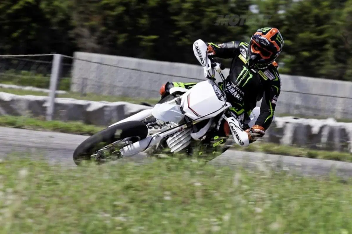 Dovizioso in sella alle Yamaha YZ450SM ed YZ250F  (8)