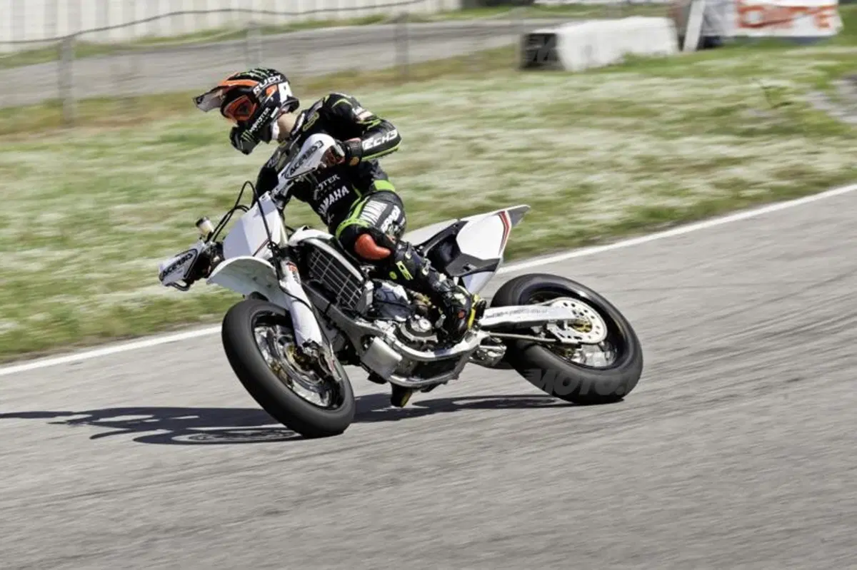 Dovizioso in sella alle Yamaha YZ450SM ed YZ250F  (9)