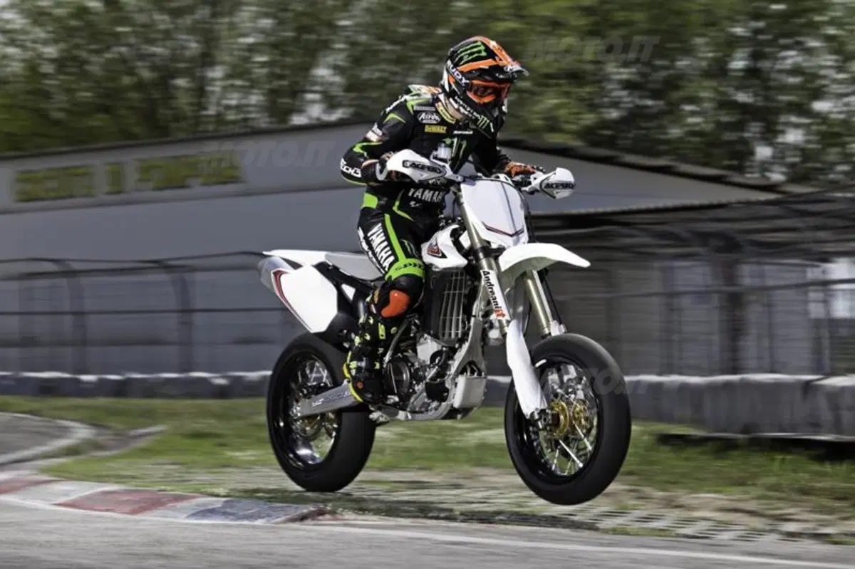 Dovizioso in sella alle Yamaha YZ450SM ed YZ250F  (14)