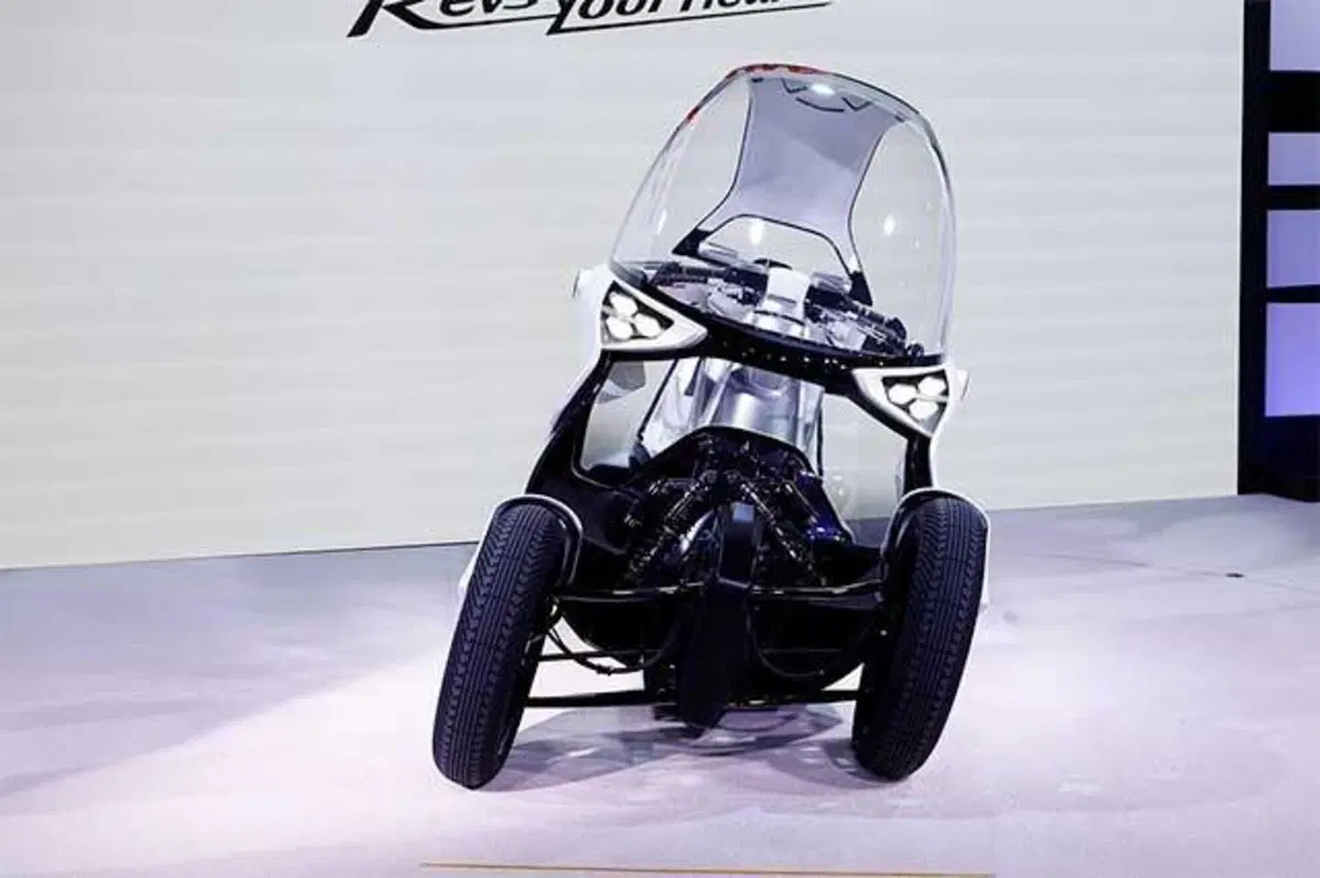 Yamaha, un nuovo tre ruote ibrido dal concept MW-Vision (3)