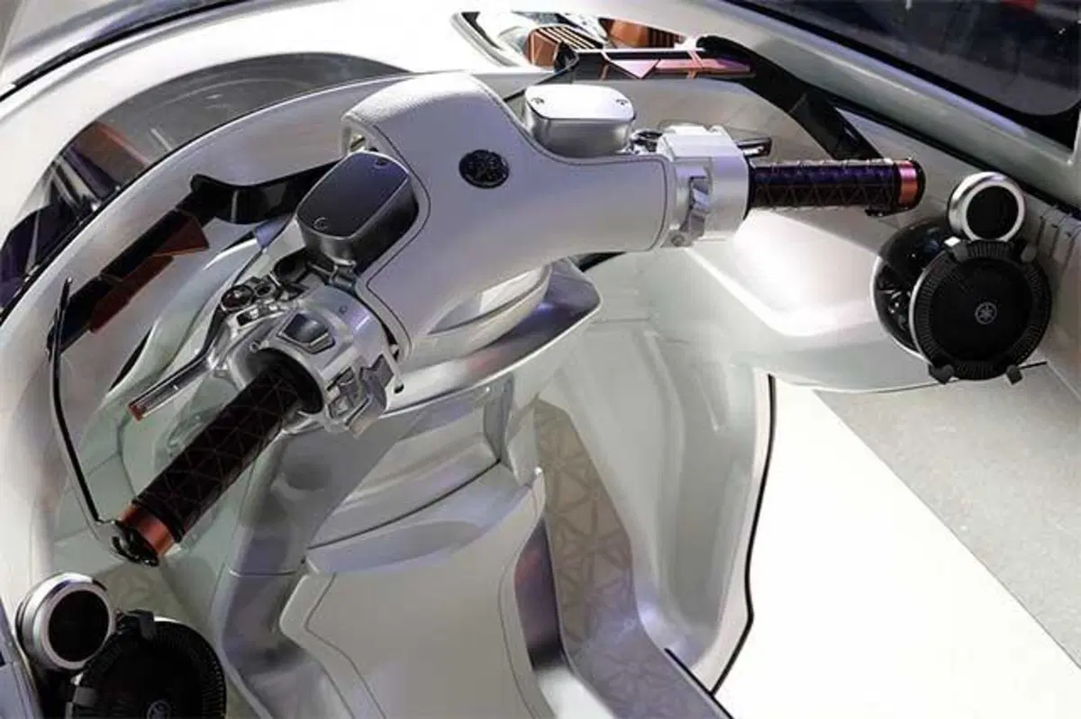 Yamaha, un nuovo tre ruote ibrido dal concept MW-Vision (14)