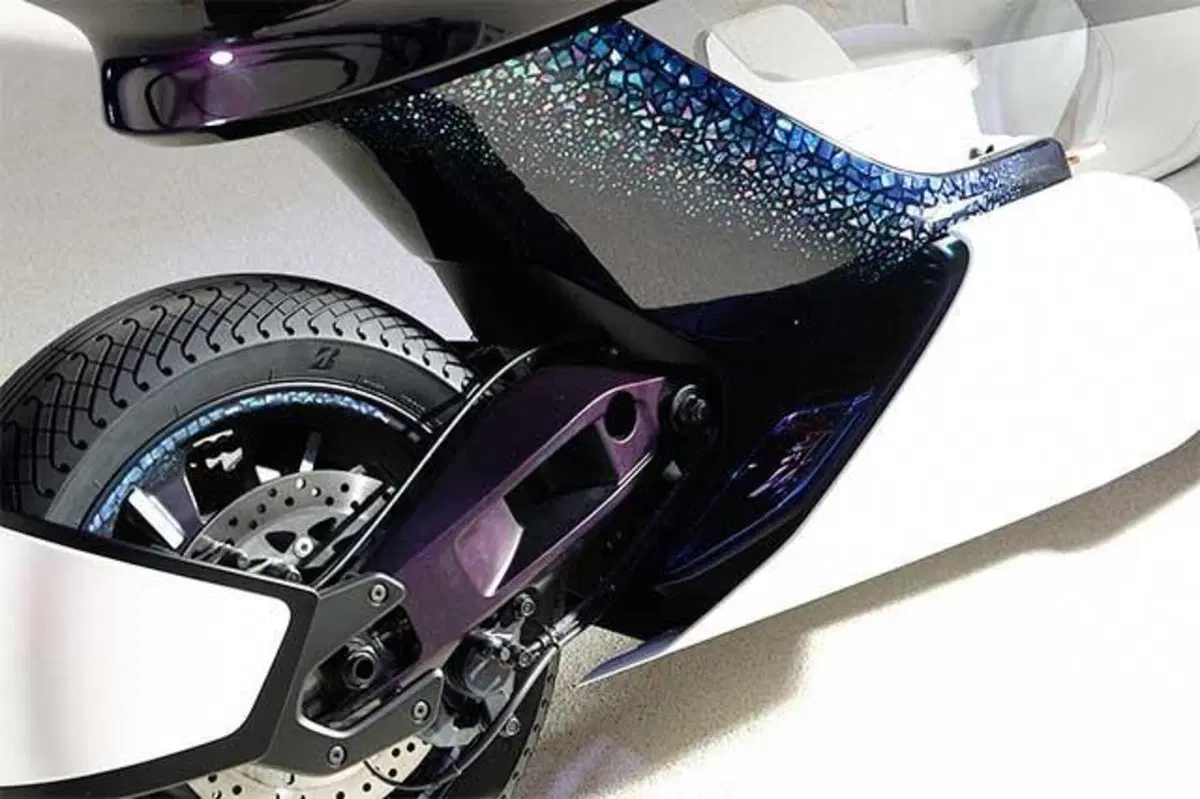 Yamaha, un nuovo tre ruote ibrido dal concept MW-Vision (15)