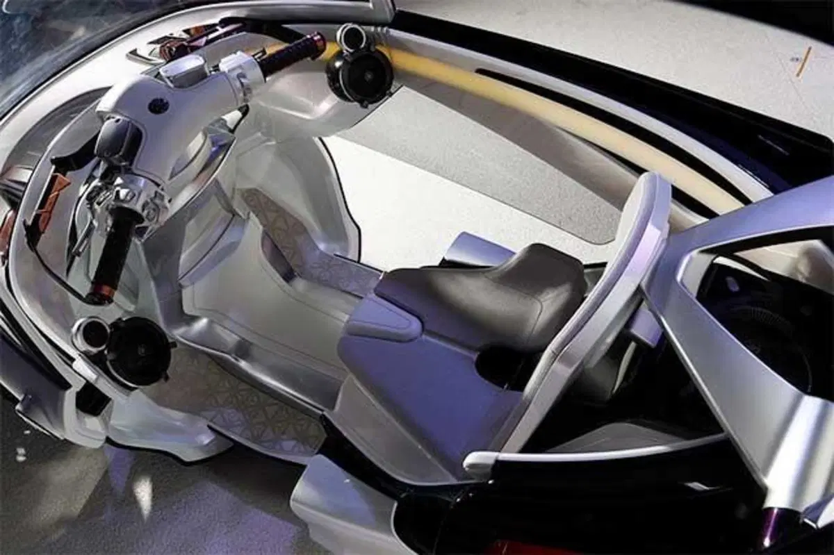Yamaha, un nuovo tre ruote ibrido dal concept MW-Vision (16)