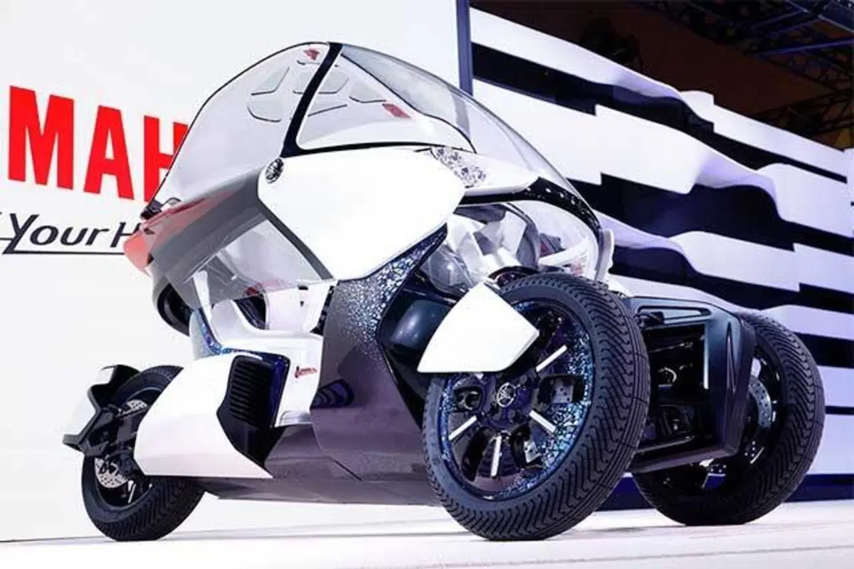Yamaha, un nuovo tre ruote ibrido dal concept MW-Vision (4)
