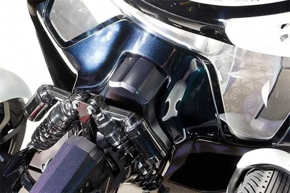 Yamaha, un nuovo tre ruote ibrido dal concept MW-Vision (13)