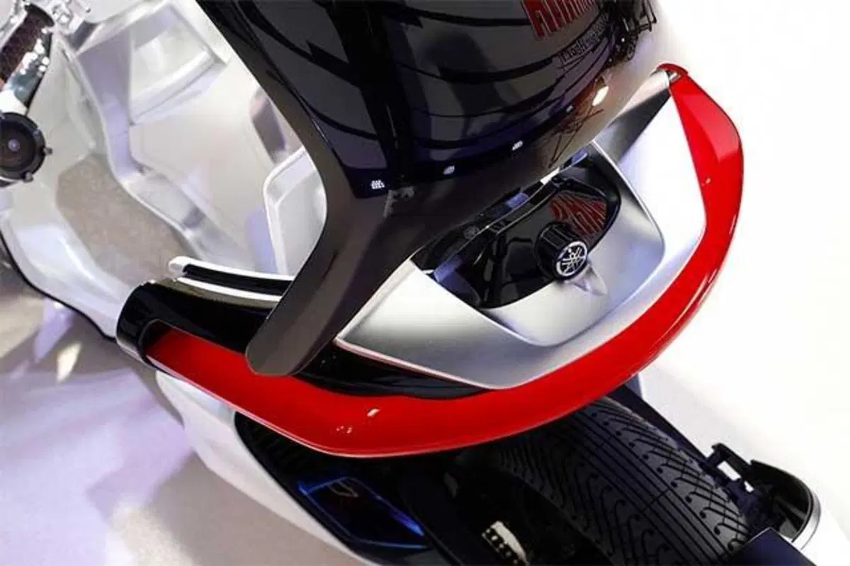 Yamaha, un nuovo tre ruote ibrido dal concept MW-Vision (18)
