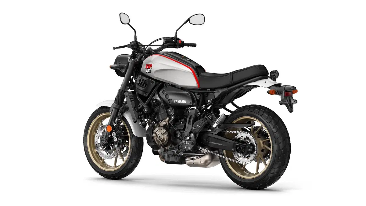 Yamaha XSR 700 XTribute TEST: e se la diamo a uno smanettone?