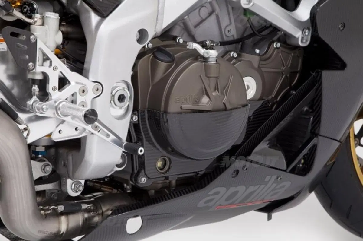 Aprilia RSV4 Carbon Special Edition: il ritorno della Nera (7)