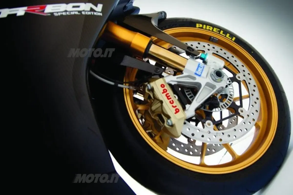 Aprilia RSV4 Carbon Special Edition: il ritorno della Nera (8)