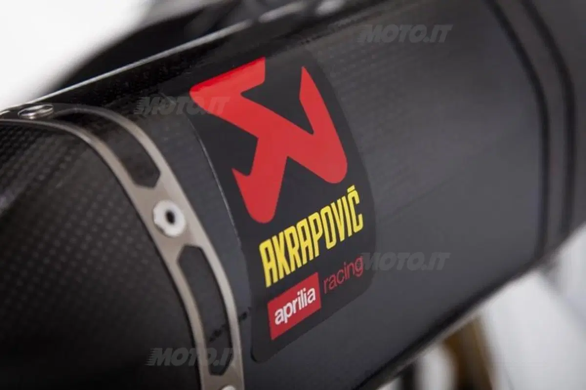 Aprilia RSV4 Carbon Special Edition: il ritorno della Nera (12)