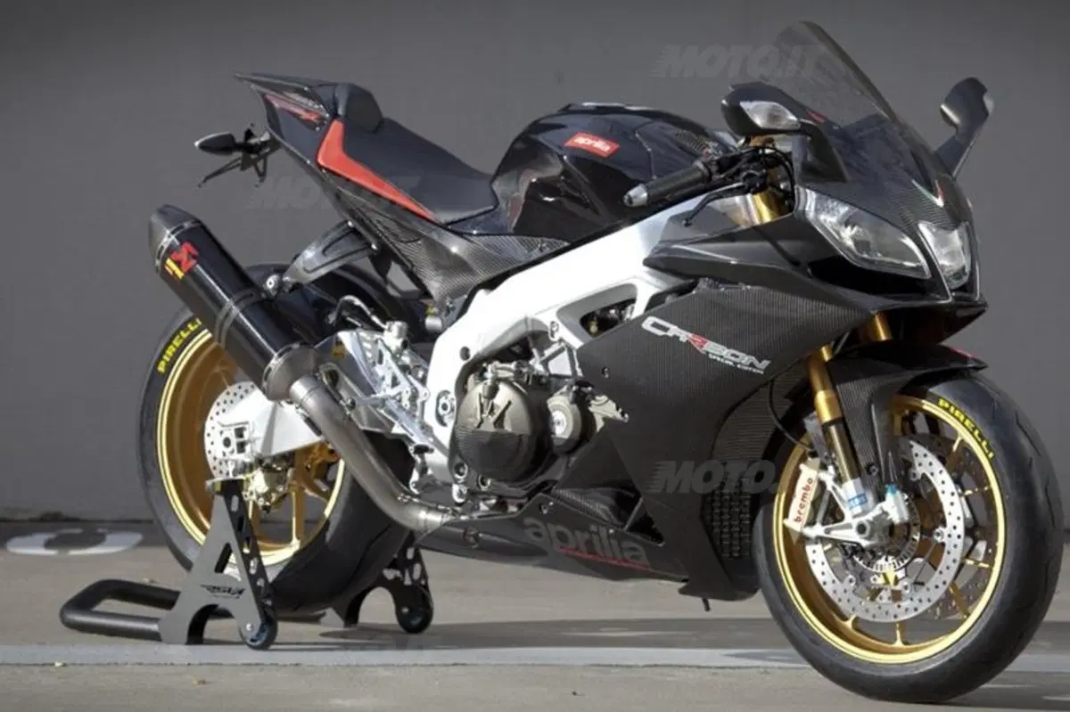 Aprilia RSV4 Carbon Special Edition: il ritorno della Nera (15)