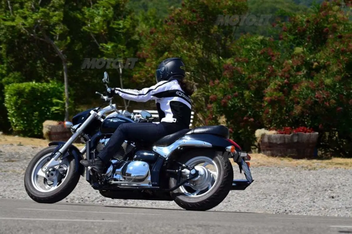 Una giornata con la Suzuki Intruder M800: la custom "tutta curve" (2)