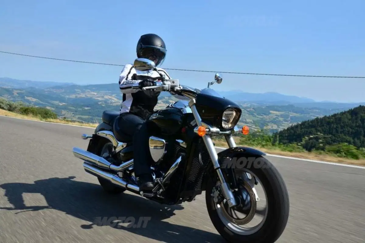 Una giornata con la Suzuki Intruder M800: la custom "tutta curve" (3)