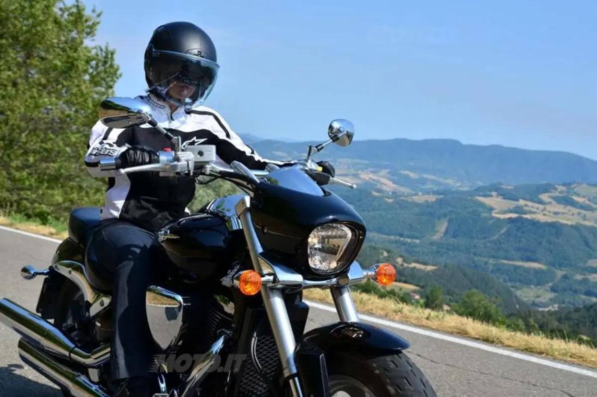 Una giornata con la Suzuki Intruder M800: la custom "tutta curve" (7)
