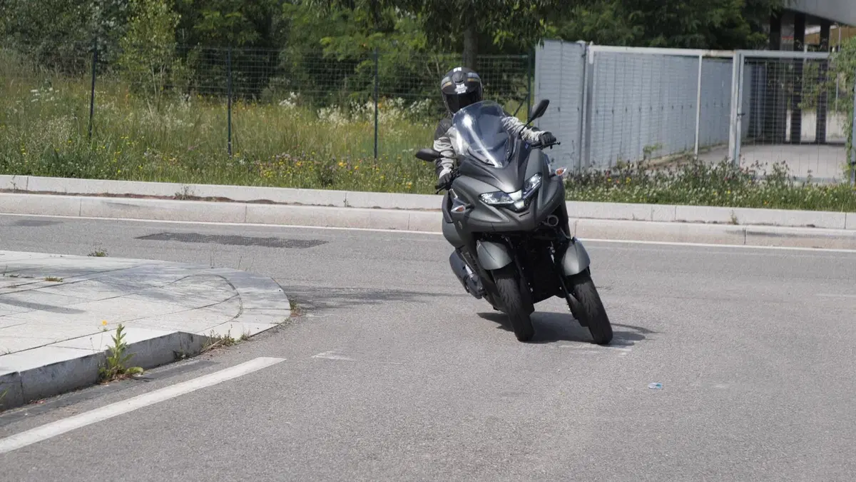 Yamaha Tricity 300 TEST: tre ruote... GT! (3)