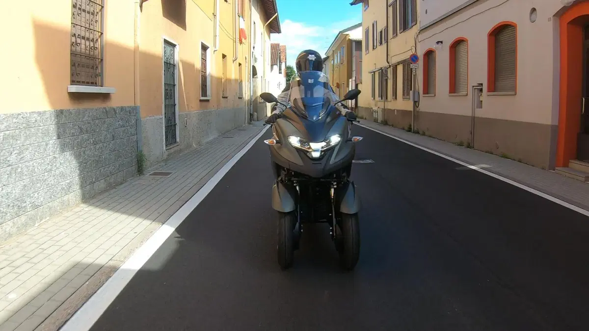 Yamaha Tricity 300 TEST: tre ruote... GT! (7)