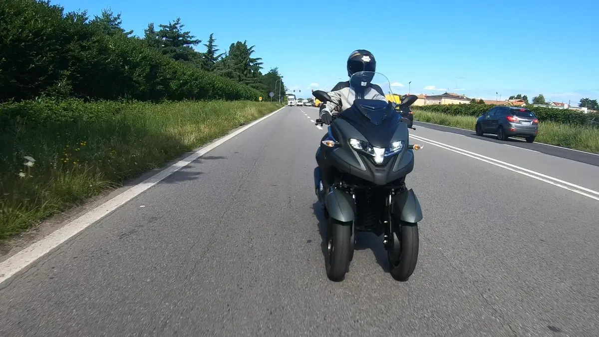 Yamaha Tricity 300 TEST: tre ruote... GT! (5)