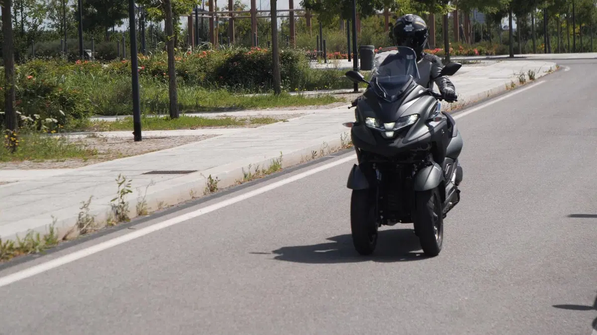 Yamaha Tricity 300 TEST: tre ruote... GT! (6)