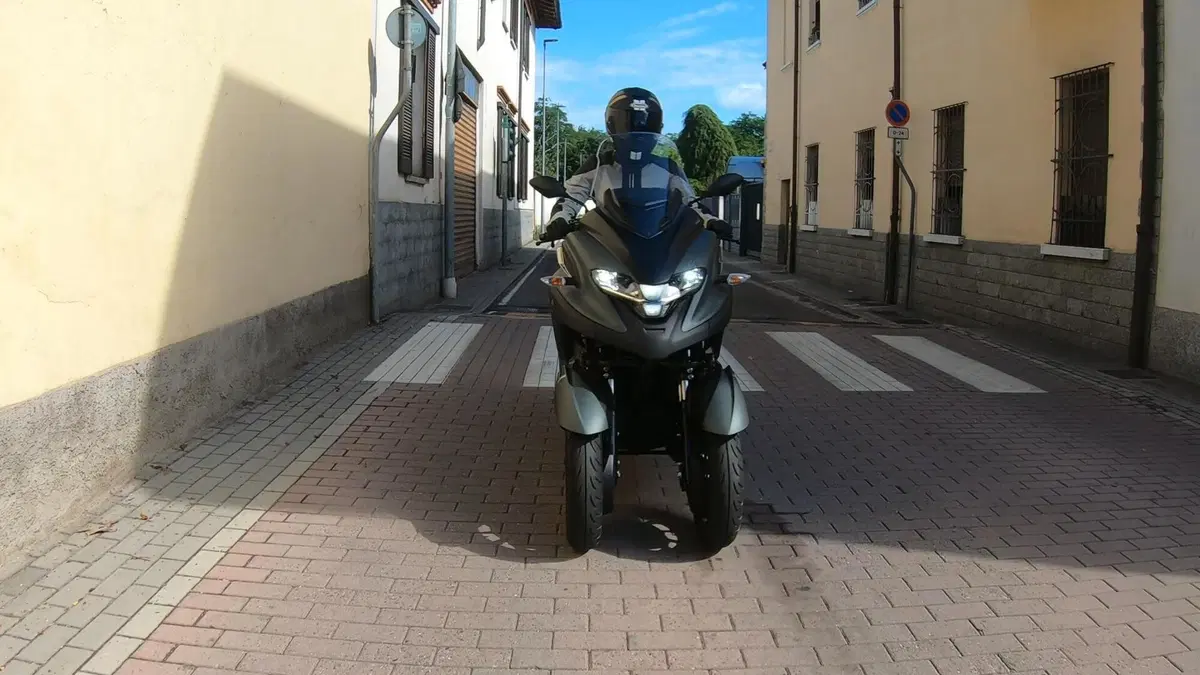 Yamaha Tricity 300 TEST: tre ruote... GT!