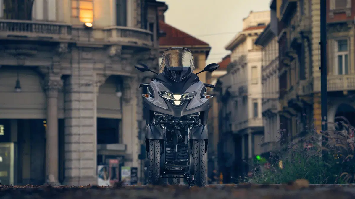 Yamaha Tricity 300 TEST: tre ruote... GT! (15)
