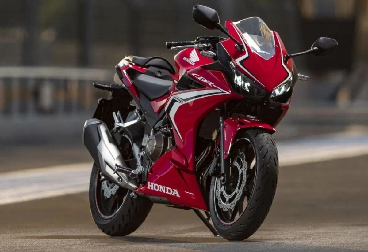 Honda CBR400R. Il 31 luglio in Giappone