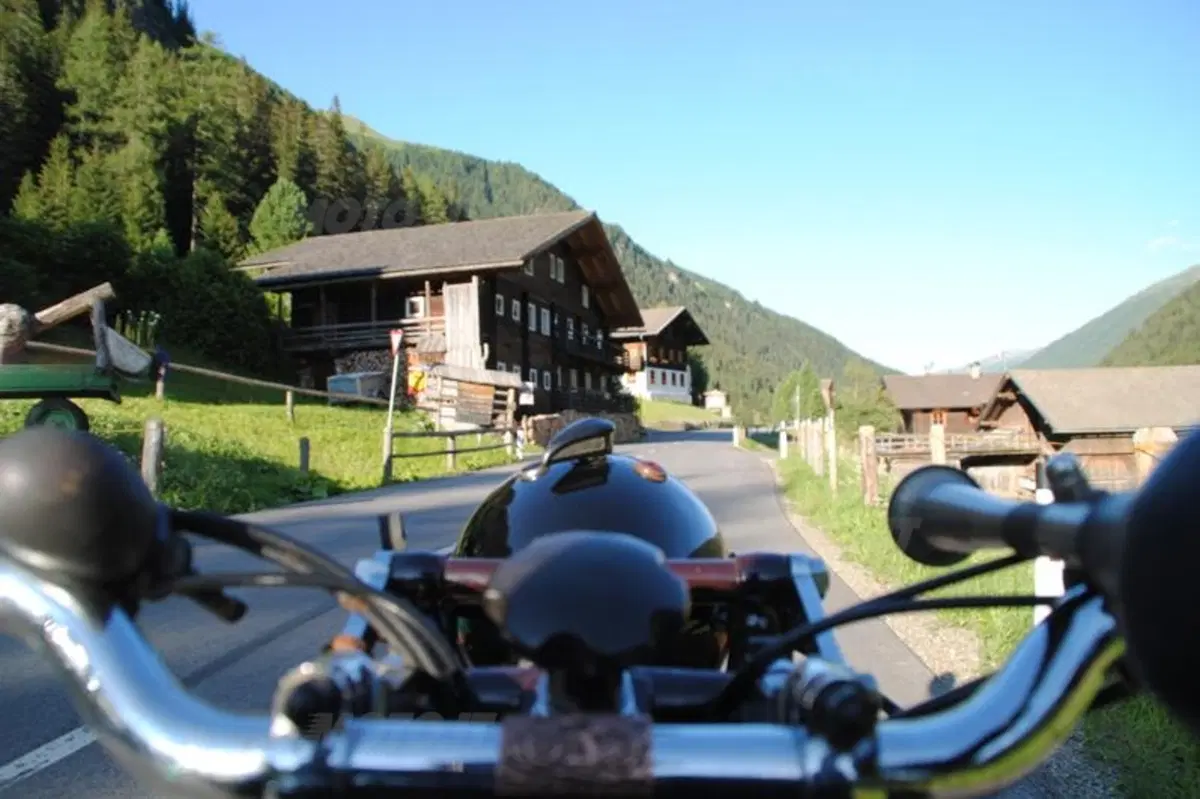Al Grossglockner con due Moto Guzzi V 500 e una Gilera VL 500 (7)
