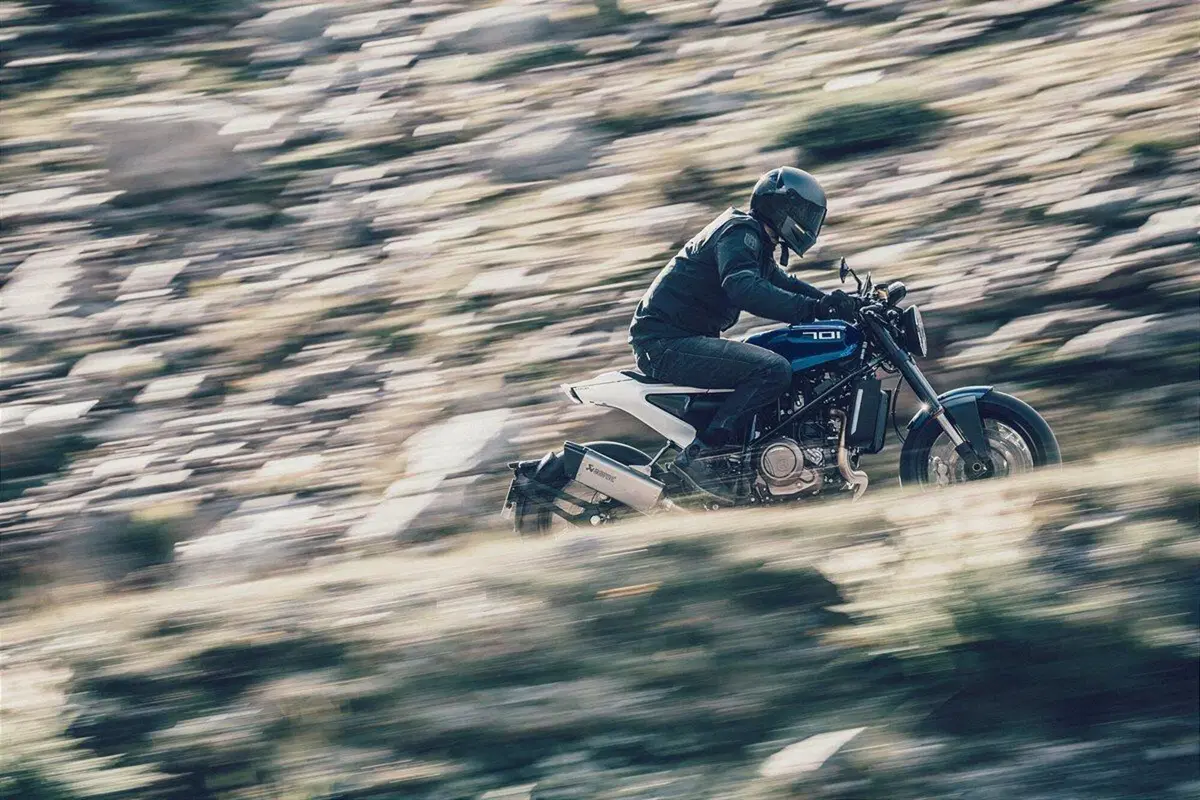 Richiamo Husqvarna Vitpilen 701 e Svartpilen 701: sostituzione serbatoio (2)