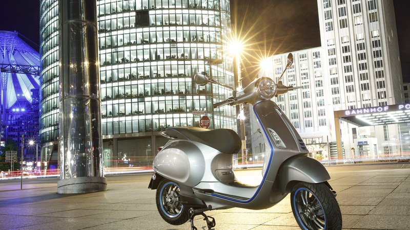 Consigli per gli acquisti: 7 moto e scooter elettrici da comprare subito con gli incentivi (statali e del Comune di Milano) [VIDEO]