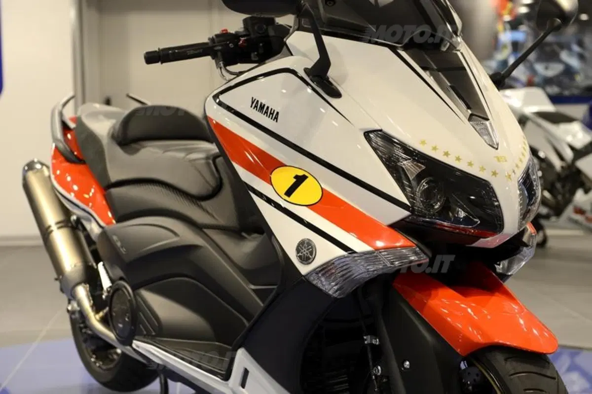 Yamaha TMAX 530 versione Giacomo Agostini (4)