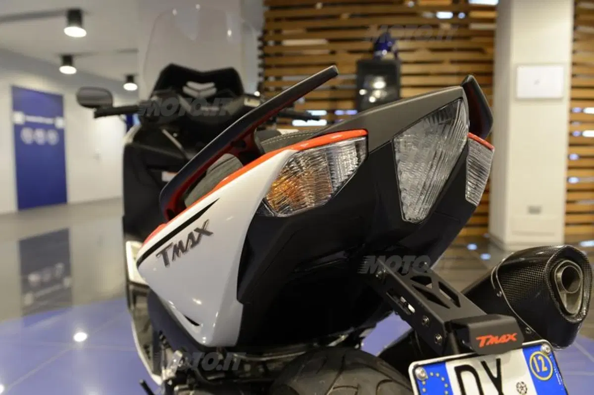Yamaha TMAX 530 versione Giacomo Agostini (5)