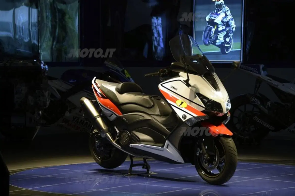 Yamaha TMAX 530 versione Giacomo Agostini (6)