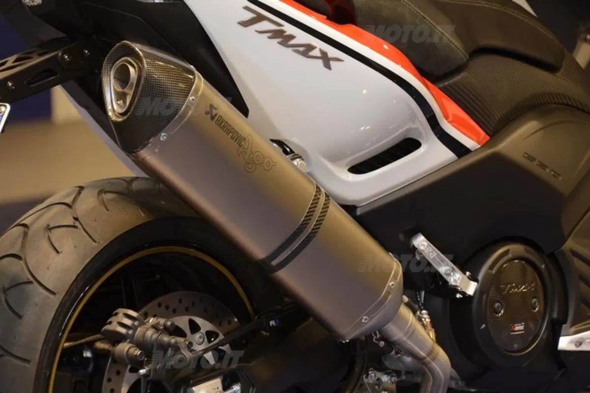 Yamaha TMAX 530 versione Giacomo Agostini (10)