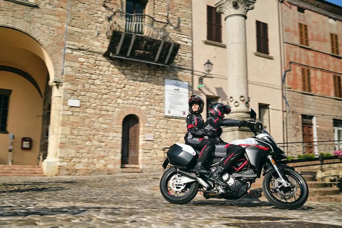 Ducati Multistrada 950 S GP White 2021. Livrea da MotoGP (11)