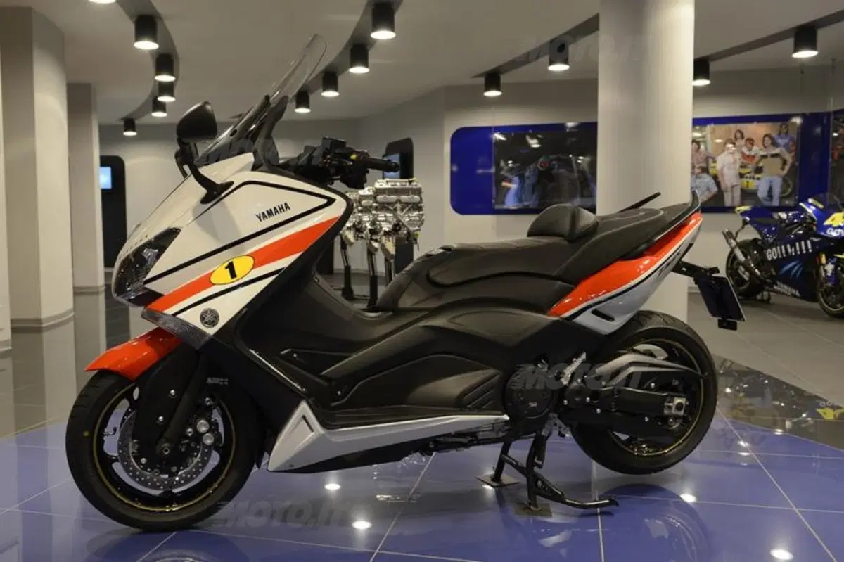 Yamaha TMAX 530 versione Giacomo Agostini (13)