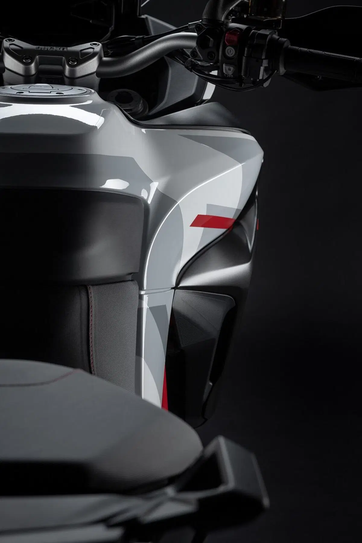 Ducati Multistrada 950 S GP White 2021. Livrea da MotoGP (5)
