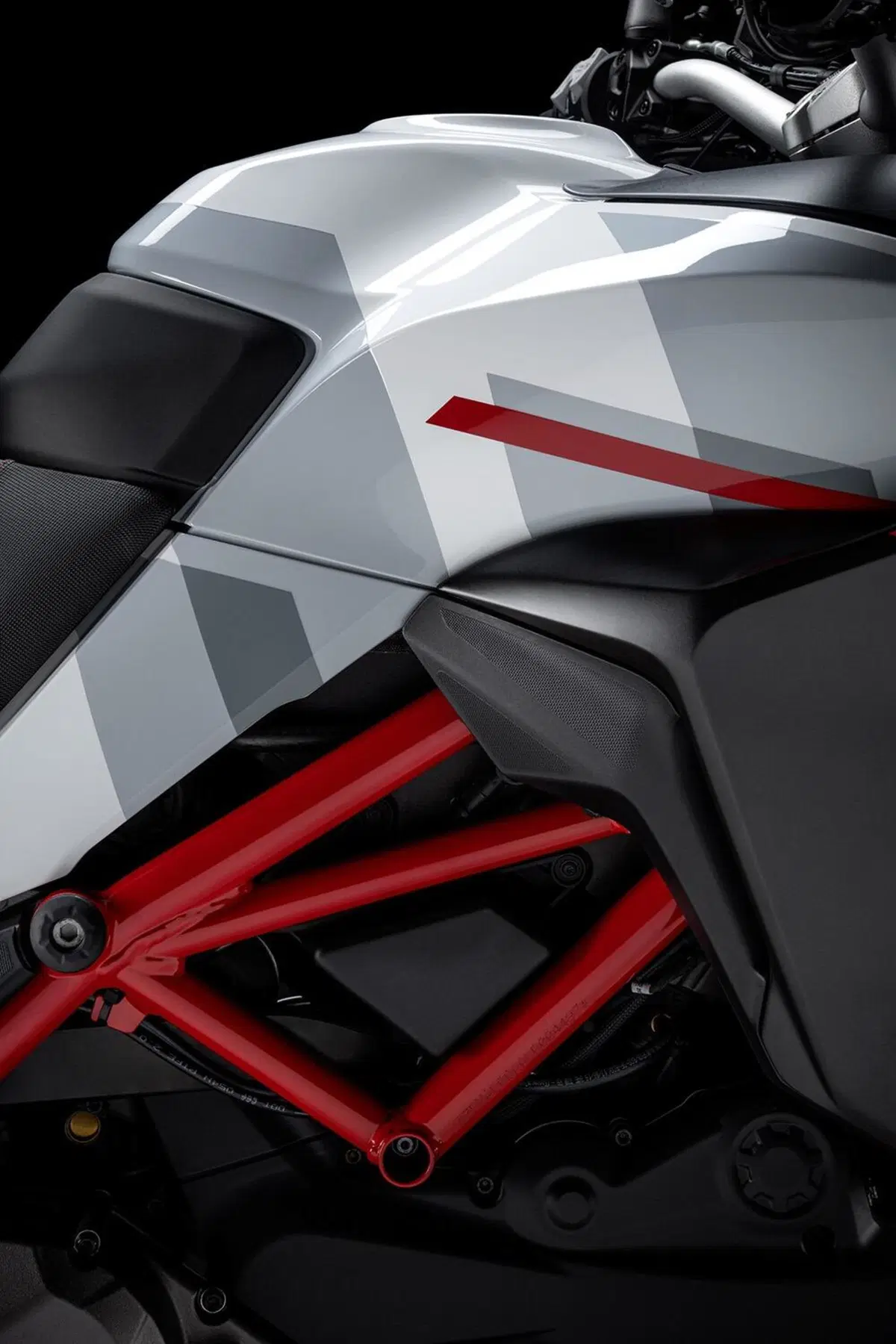 Ducati Multistrada 950 S GP White 2021. Livrea da MotoGP (10)