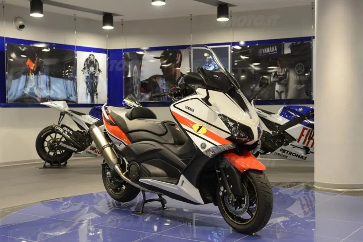 Yamaha TMAX 530 versione Giacomo Agostini (20)
