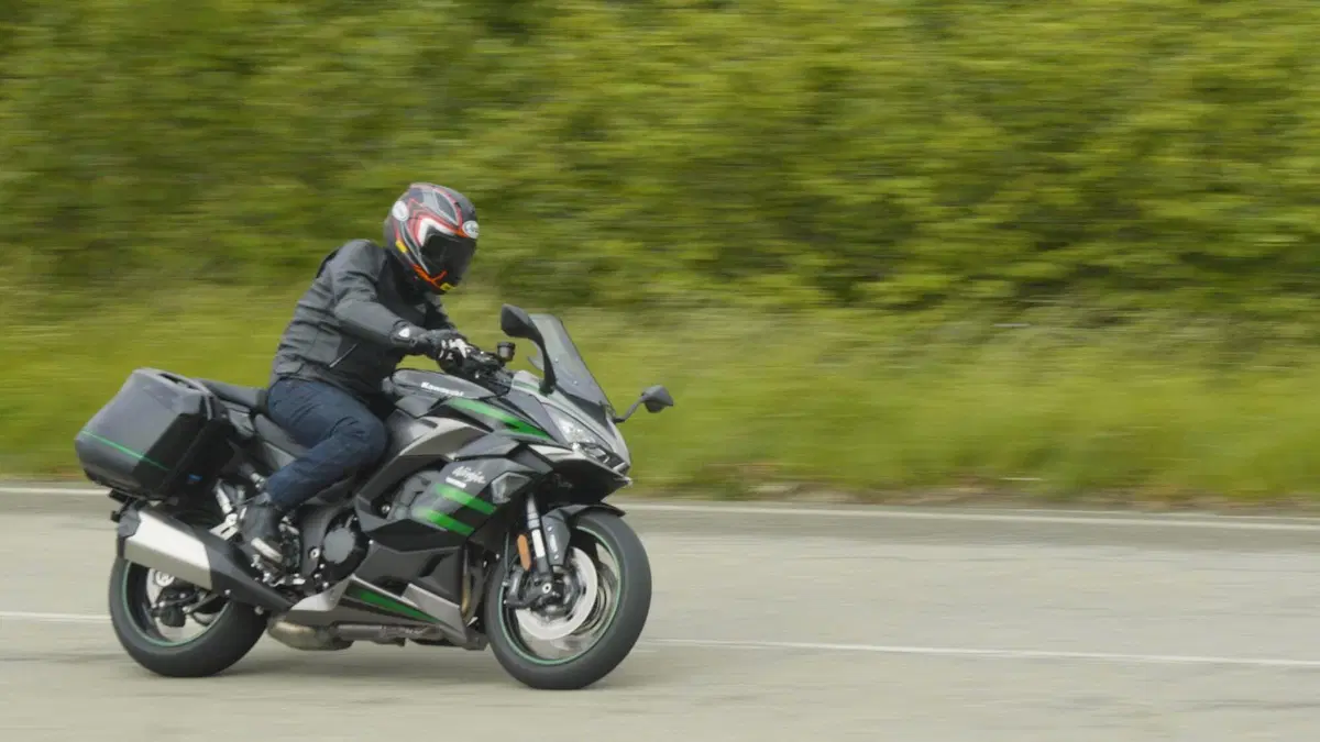 Kawasaki Ninja 1000 SX  (2)
