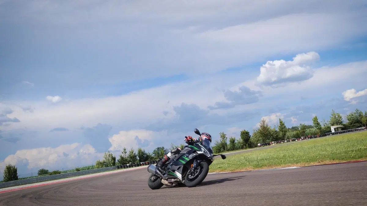 Kawasaki Ninja 1000 SX  (7)