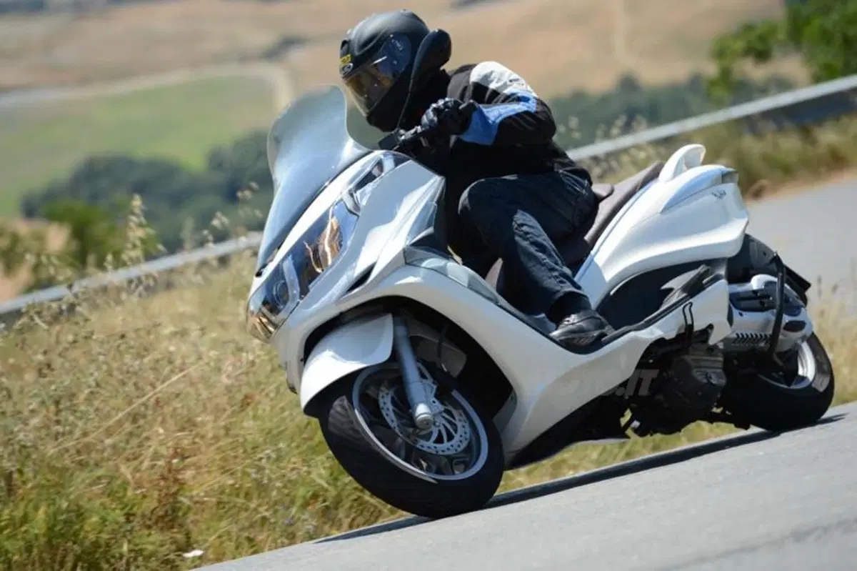 Piaggio X10  500  (2)
