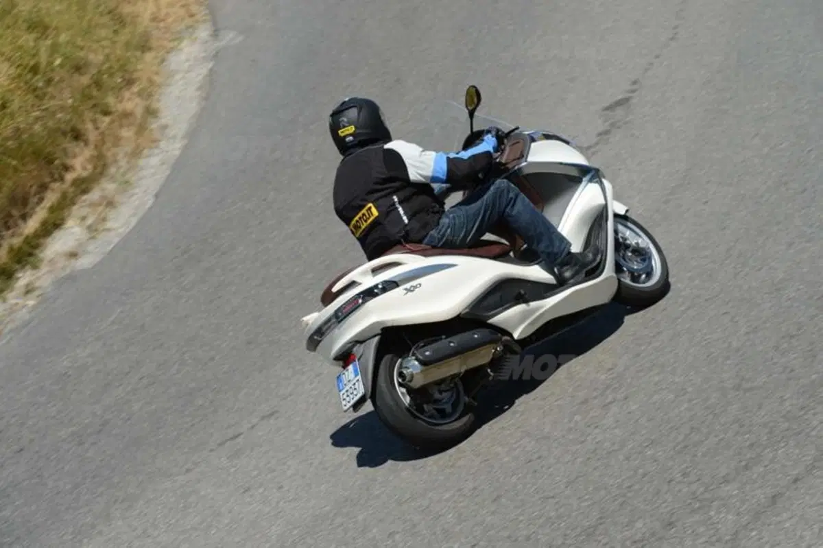 Piaggio X10  500  (7)