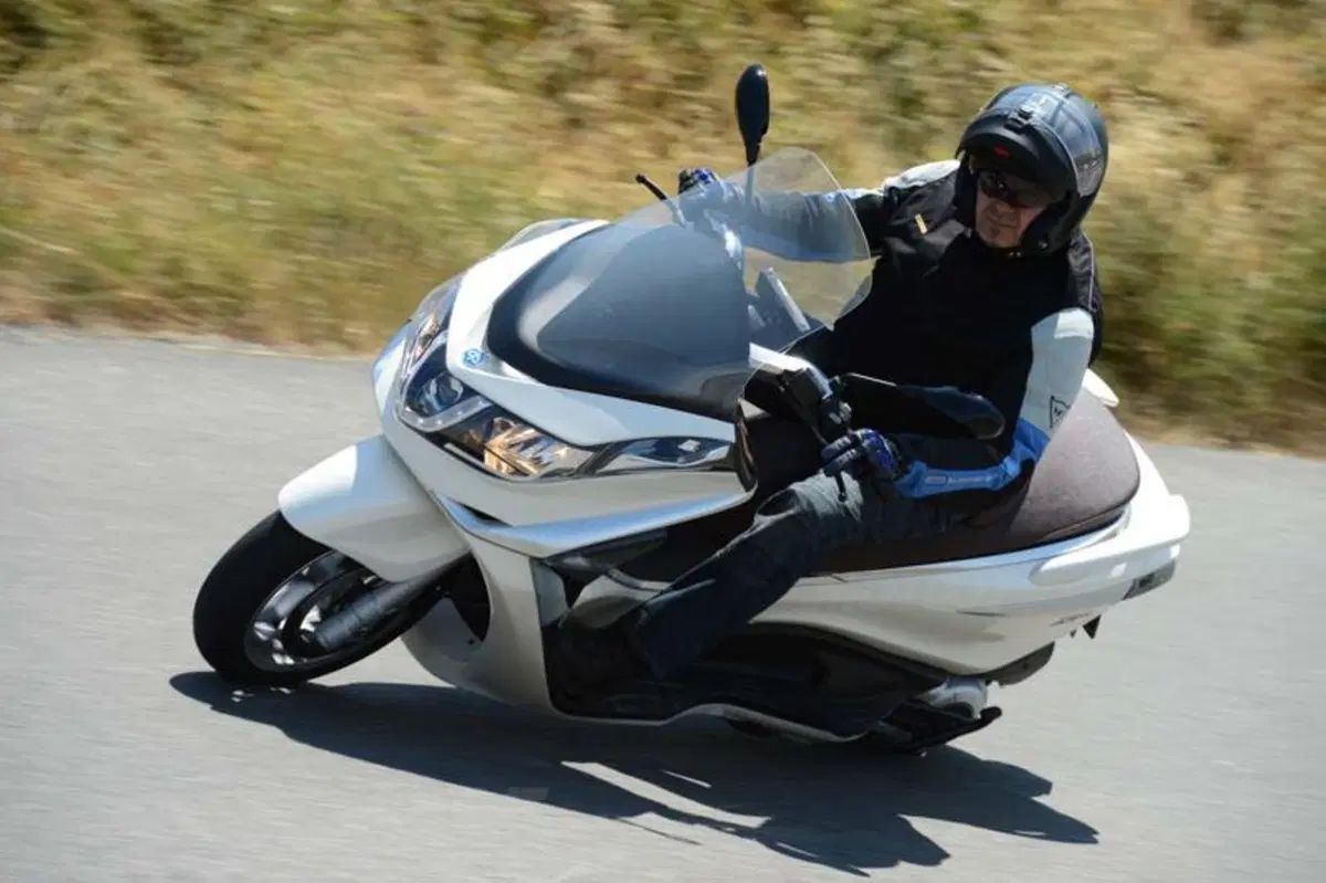Piaggio X10  500  (9)
