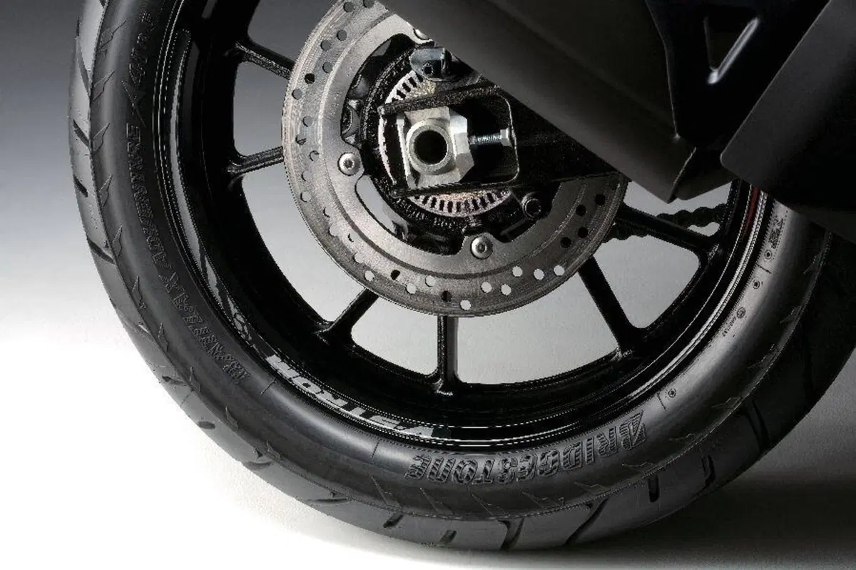 Suzuki V-Strom 1050 'Machi'. Nuovo allestimento Touring (10)