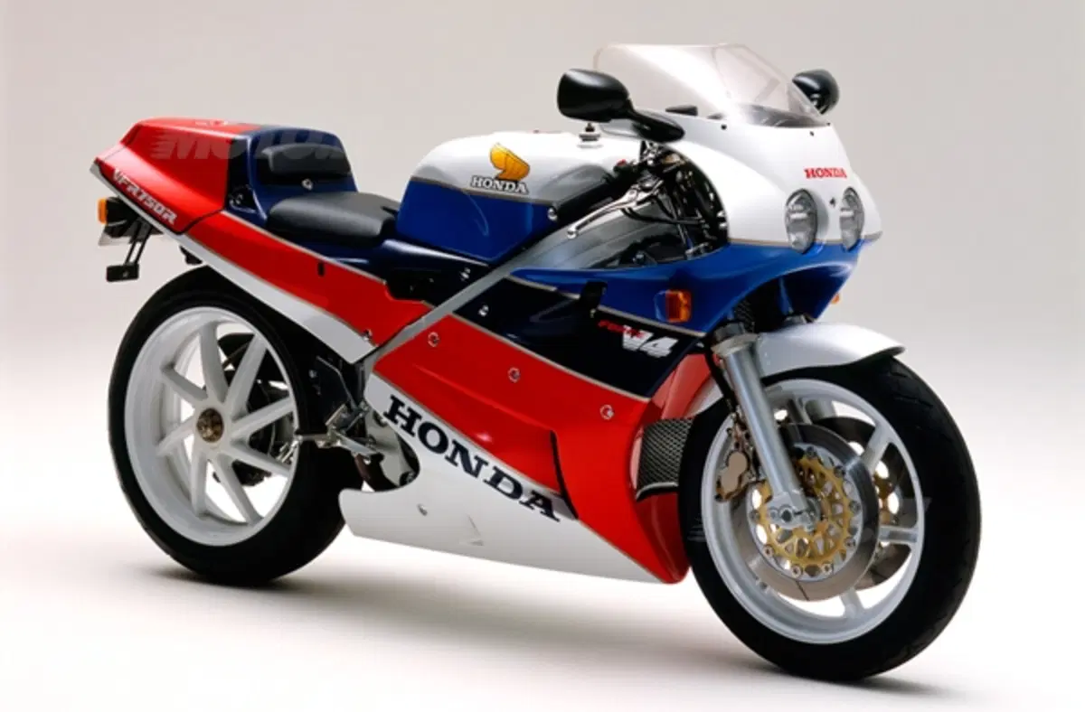 La storia dei V4 Honda da corsa. Terza puntata (10)