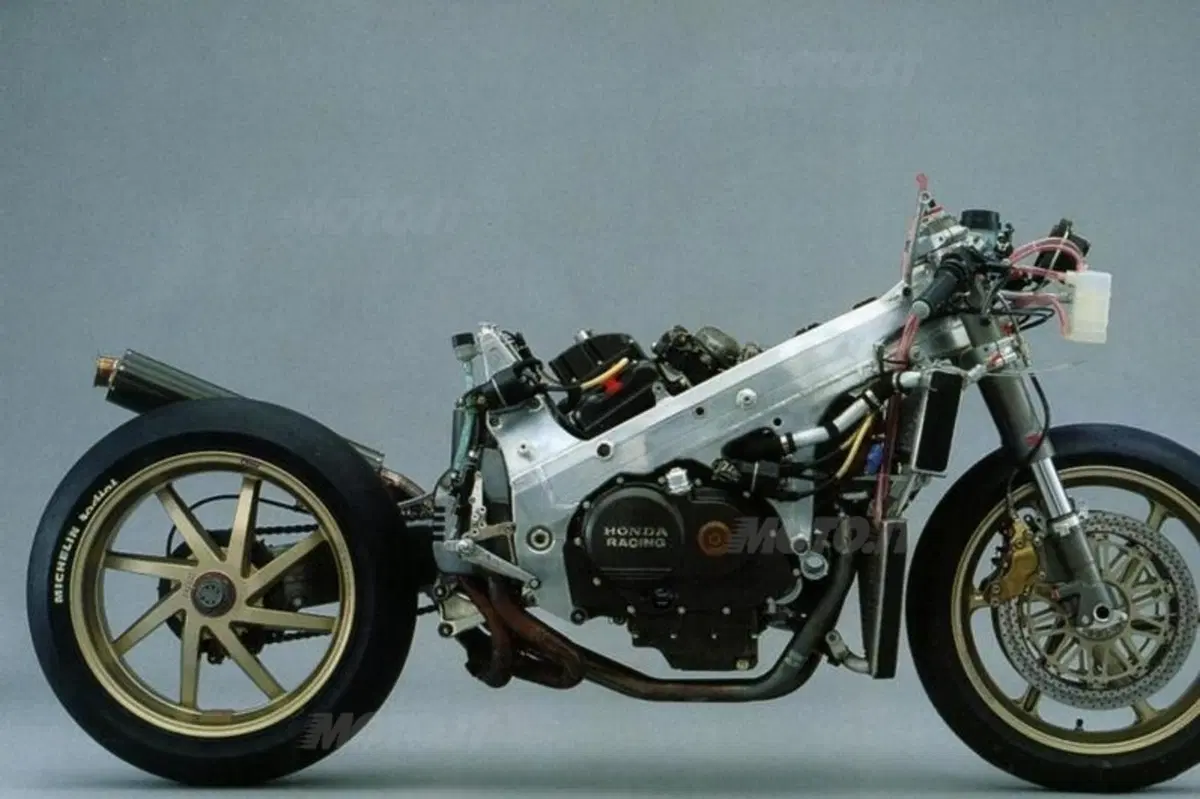 La storia dei V4 Honda da corsa. Terza puntata (13)