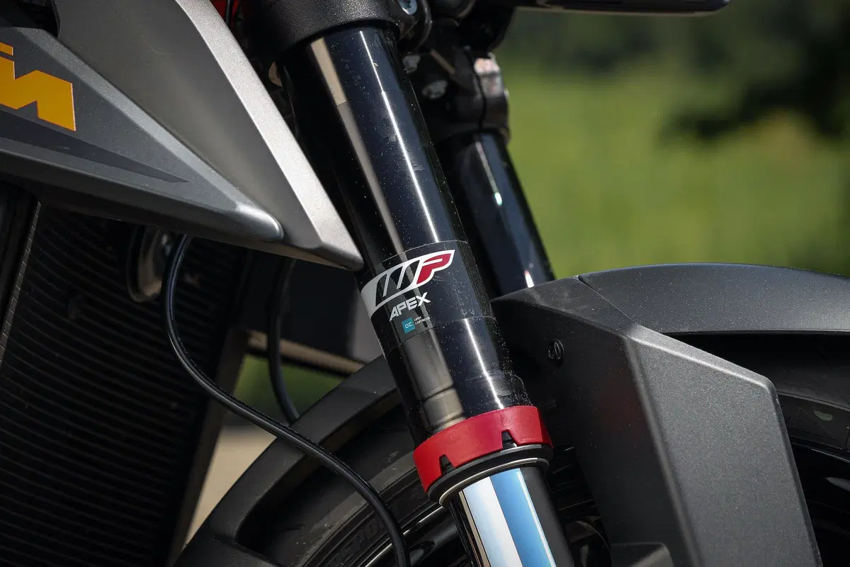 Ducati Streetfighter V4S vs. KTM SuperDuke 1290R. Scontro di titani (8)